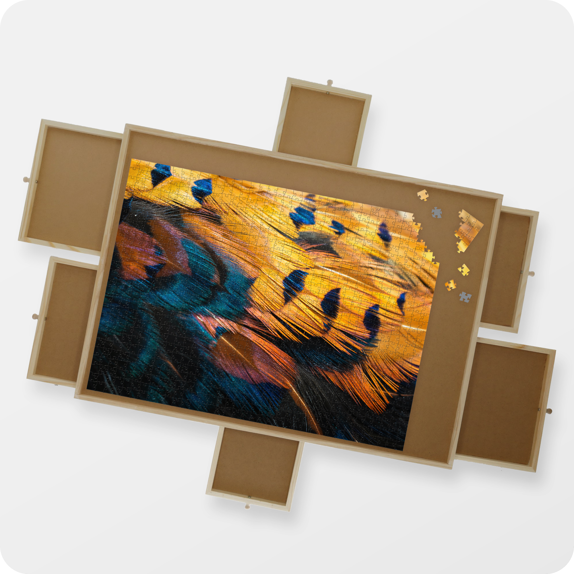 Bovenaanzicht van een puzzelplaat met een puzzel van 1000 stukjes erin verwerkt.